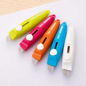 Нож канцелярский Deli E2020 Vivid Mini шир.лез.9мм фиксатор сталь ассорти блистер